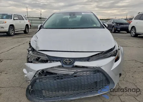 2021 Toyota Corolla Le z USA, uszkodzony, nr VIN 5YFEPMAEXMP180943
